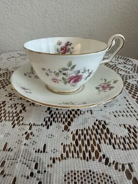 Clarence Bone China Teacup & Saucer Floral Pattern Gold Trim, England